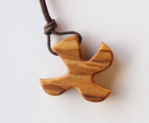 Dove pendant with cord (olive-wood)