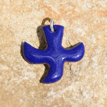 Kreuz („Taube“) - Emaille-Anhänger mit Kordel (2x2 Zentimeter) – dunkelblau (n°33)
