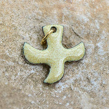 Kreuz („Taube“) - Emaille-Anhänger mit Kordel (P35) - sandfarben