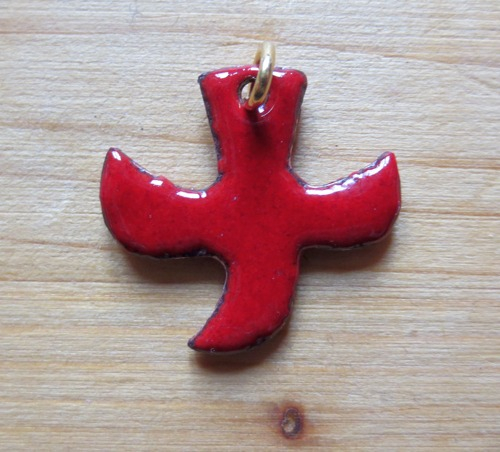 Kreuz („Taube“) - Emaille-Anhänger mit Kordel (P32) - rot