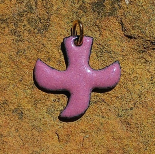 Kreuz („Taube“) - Emaille-Anhänger mit Kordel (74) - rosa