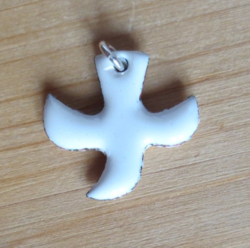Kreuz („Taube“) - Emaille-Anhänger mit Kordel (75) - weiß